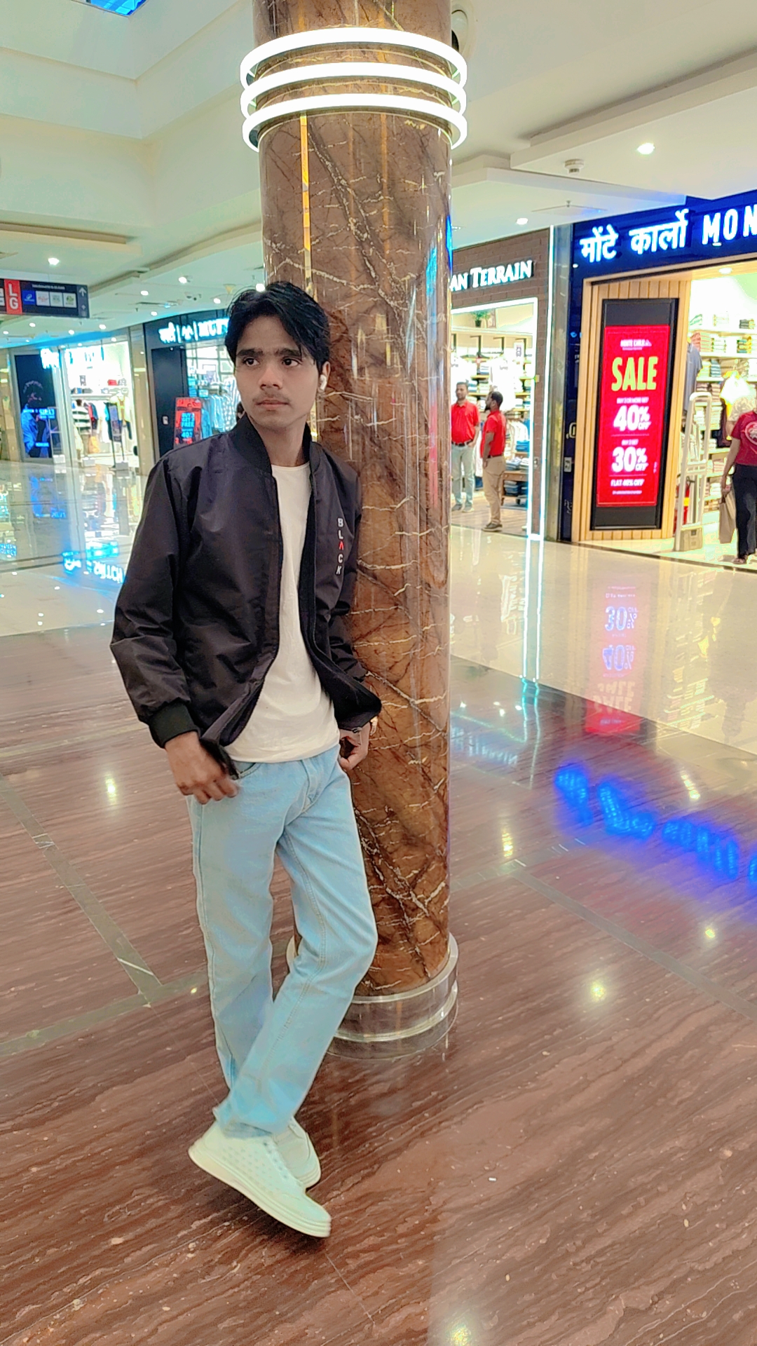 Mall Editorial